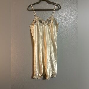 vintage Wonder Maid light brown lace lingerie nightgown slip dress gown medium